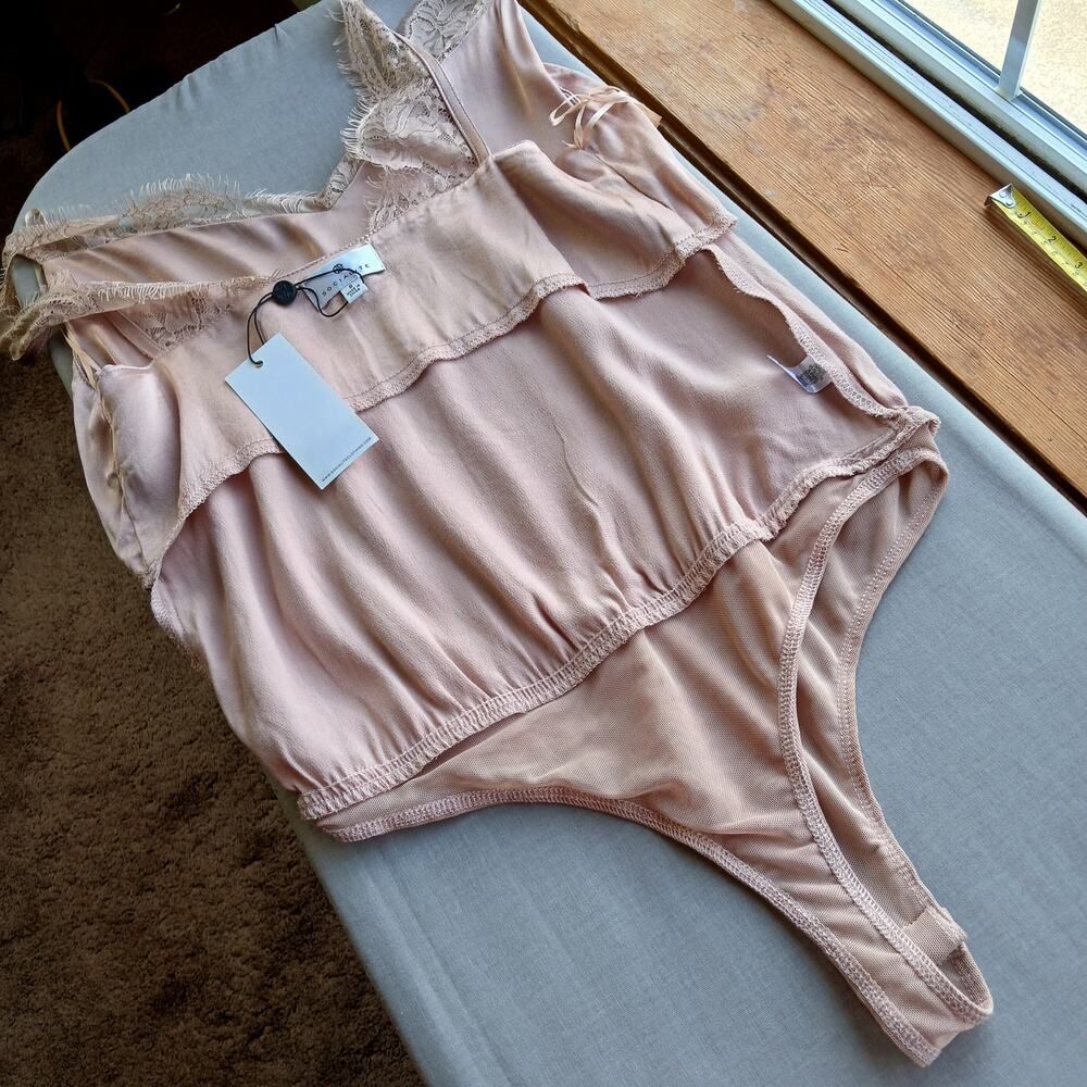 NWT Socialite Lace Trim Satin Bodysuit S blush pink V-neck mesh bottom 2-snaps - Picture 4 of 10